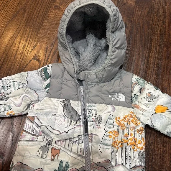 The North Face Thermoball™ One-Piece TNF White Like A Wolf Print 12-18 Months - Picture 5 of 12